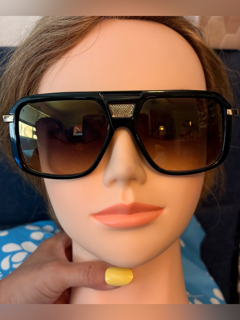 Rocawear Black Frame Sunglasses with Brown Gradient Lenses